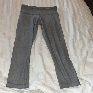 Lulu capri leggings size 4